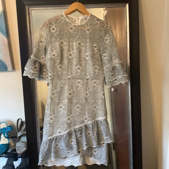 One One Six woman’s dress. Black and white lace size small - Picture 1 of 9